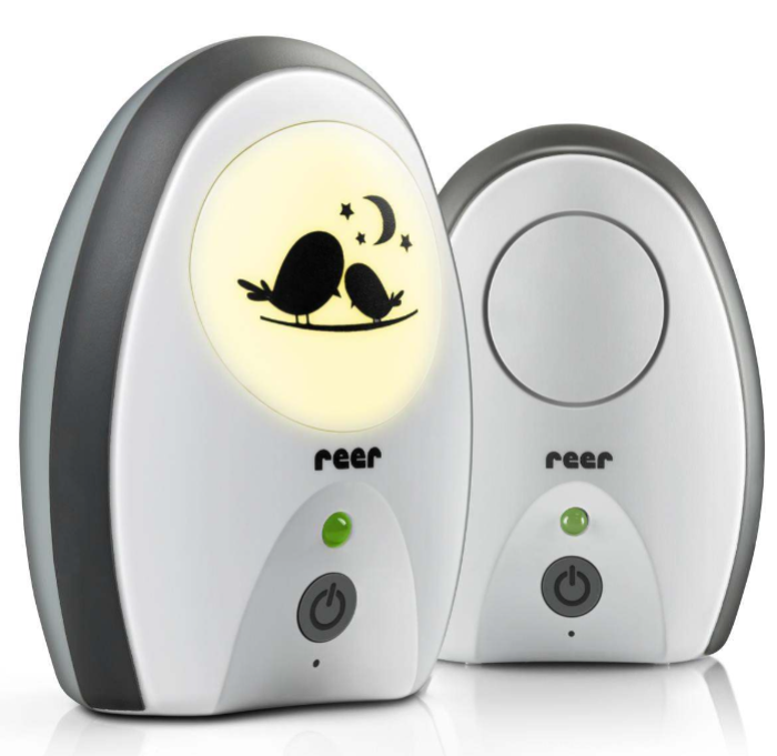 Zuverlässige Überwachung des schlafenden Babys im Kinderzimmer mit dem Reer Rigi digital Babyphone.
