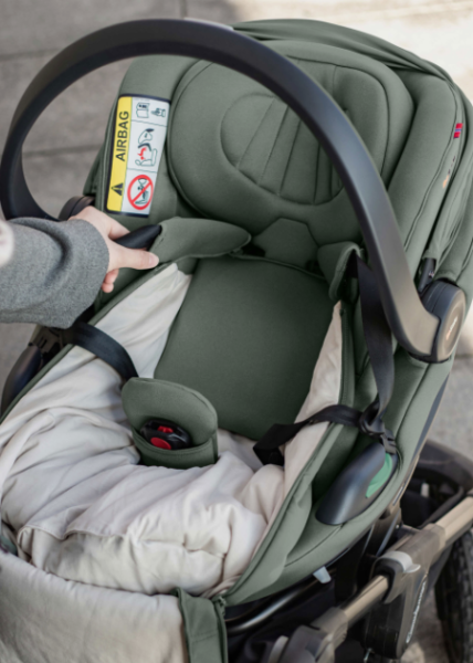 BeSafe Wind & Weather Cover als Wetterschutz für die Go Beyond Babyschale